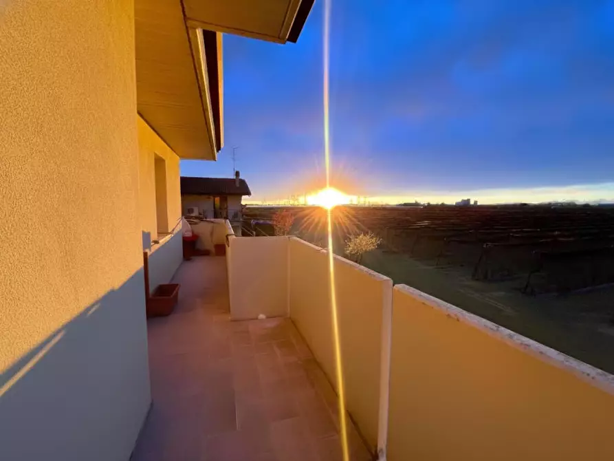 Immagine 12 di Appartamento in vendita  a Valeggio Sul Mincio