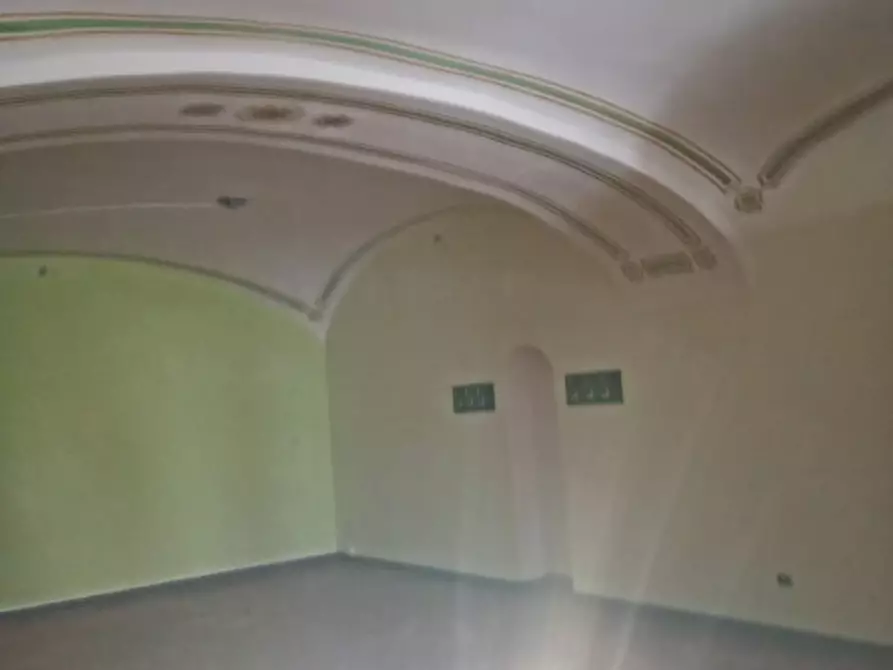 Immagine 3 di Attività commerciale in affitto  in via san biagio ai librai 123 a Napoli