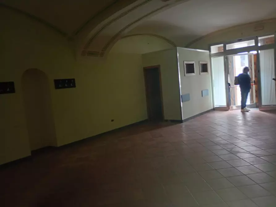 Immagine 7 di Attività commerciale in affitto  in via san biagio ai librai 123 a Napoli