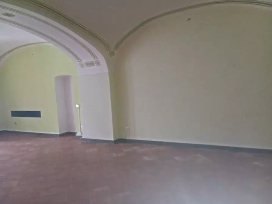 Immagine 8 di Attività commerciale in affitto  in via san biagio ai librai 123 a Napoli