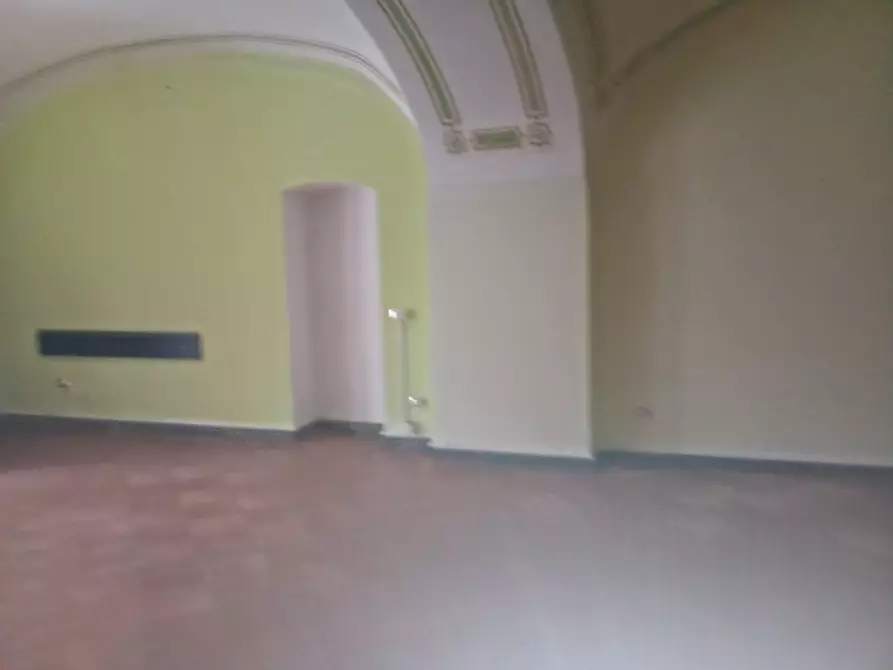 Immagine 9 di Attività commerciale in affitto  in via san biagio ai librai 123 a Napoli