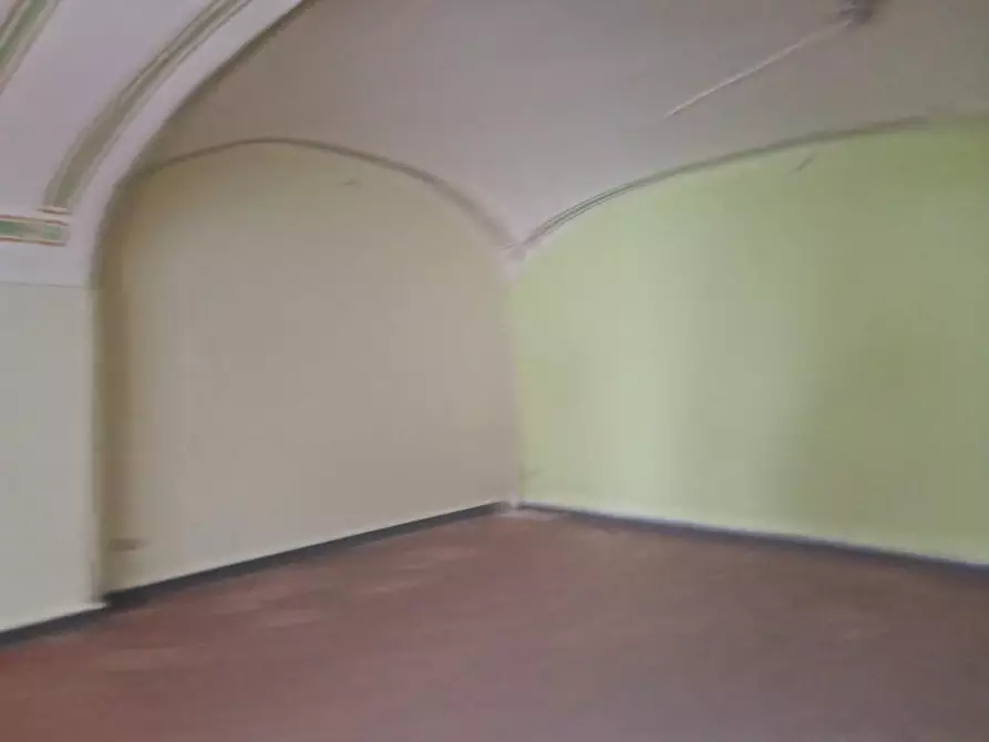 Immagine 10 di Attività commerciale in affitto  in via san biagio ai librai 123 a Napoli