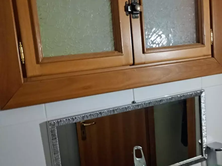 Immagine 15 di Attività commerciale in affitto  in via san biagio ai librai 123 a Napoli