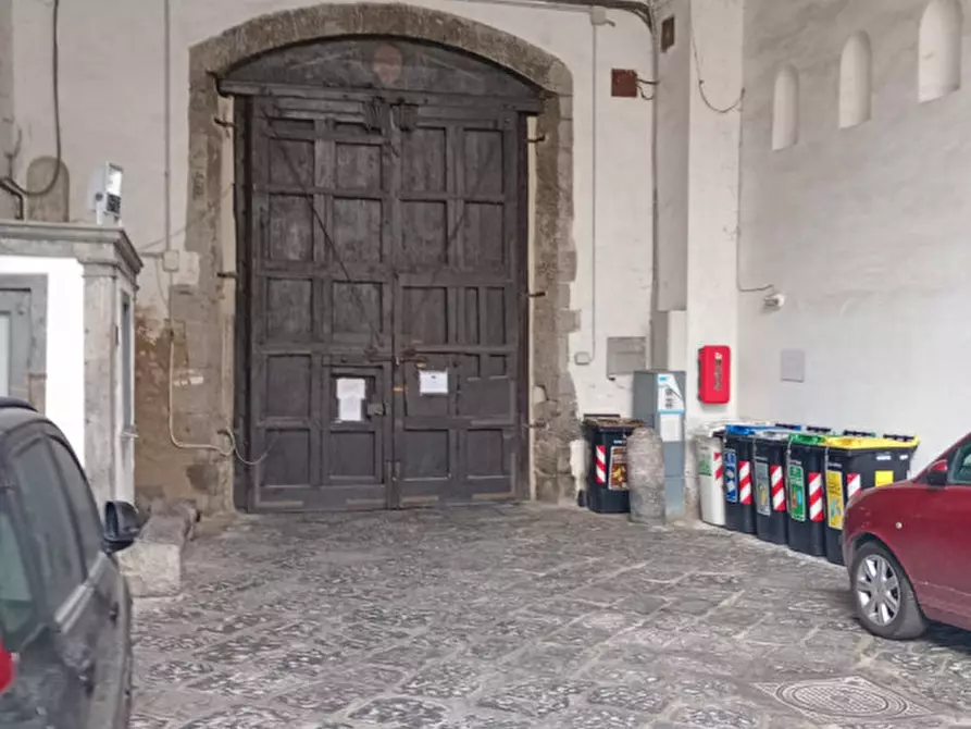 Immagine 19 di Attività commerciale in affitto  in via san biagio ai librai 123 a Napoli