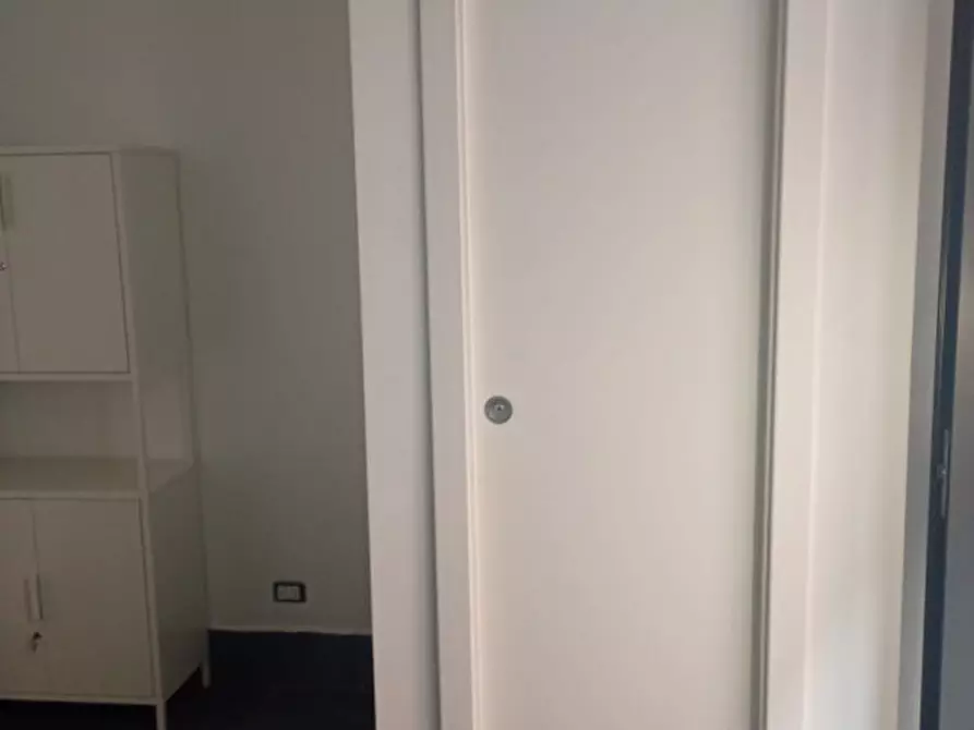 Immagine 12 di Ufficio in affitto  in Via duca di san donato 62 a Napoli