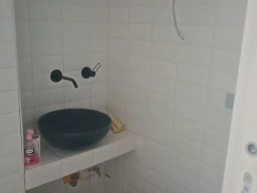 Immagine 13 di Ufficio in affitto  in Via duca di san donato 62 a Napoli