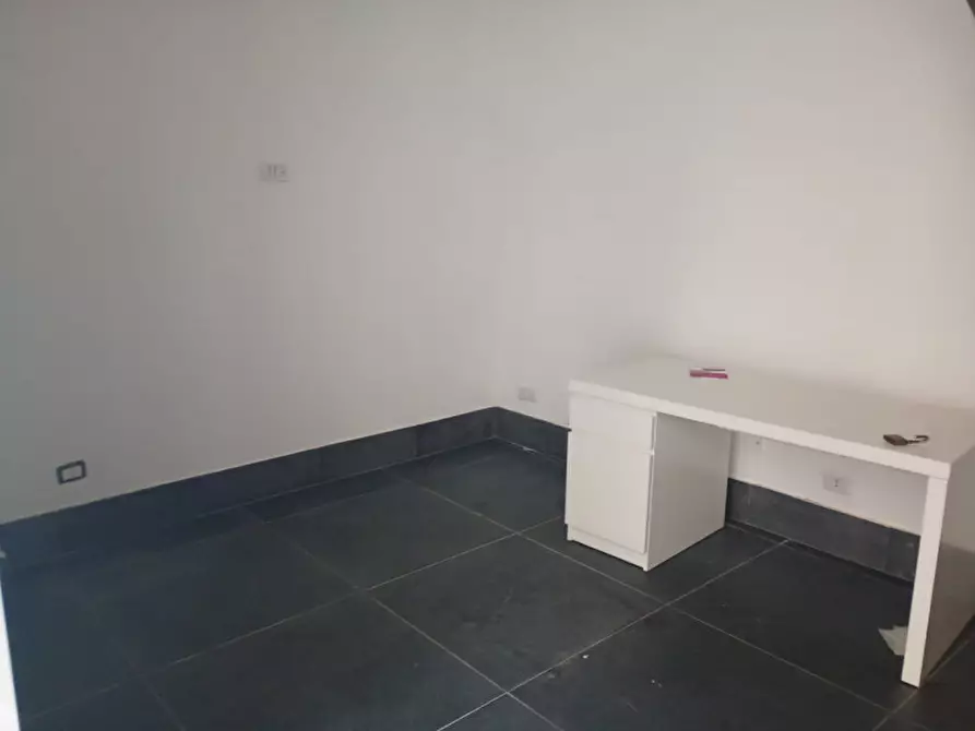 Immagine 14 di Ufficio in affitto  in Via duca di san donato 62 a Napoli