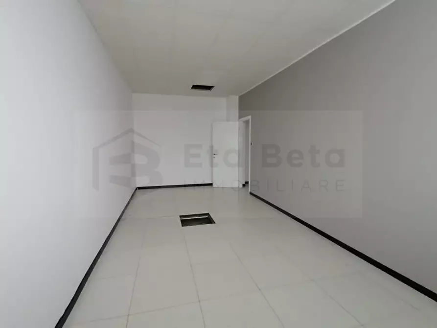 Immagine 8 di Ufficio in affitto  in Via Longhin a Padova