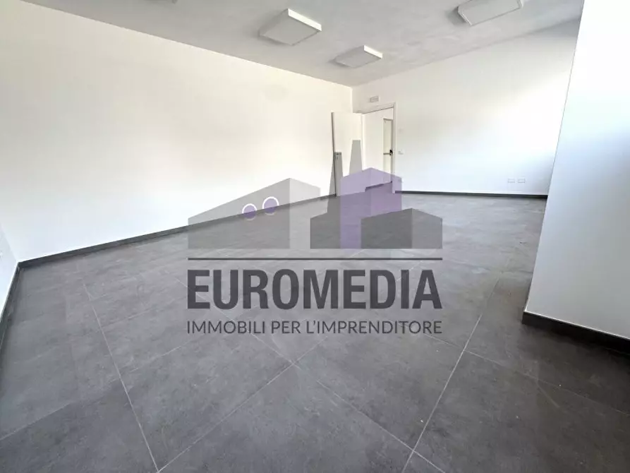 Immagine 4 di Capannone industriale in affitto  in Via Vago a Lavagno