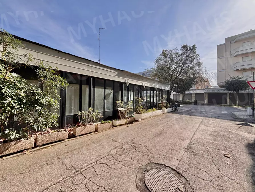 Immagine 9 di Palazzo in vendita  in viale delle nazioni 126 a Cesenatico