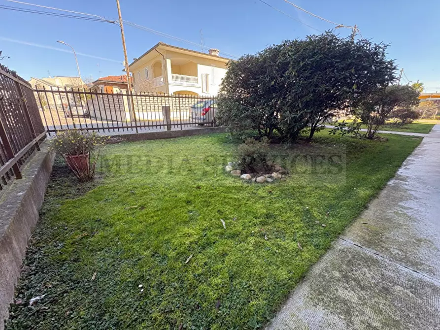 Immagine 11 di Appartamento in vendita  in via Alcide De Gasperi n° 10 a Garlasco