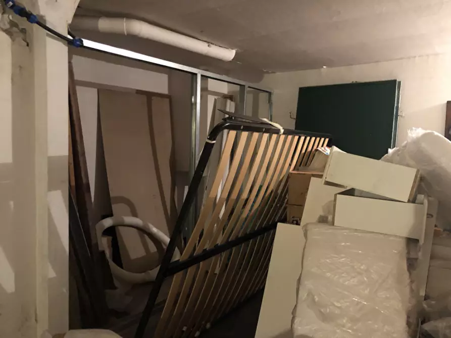 Immagine 5 di Garage in vendita  a Bologna