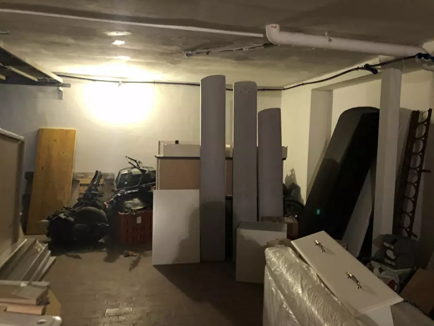 Immagine 6 di Garage in vendita  a Bologna