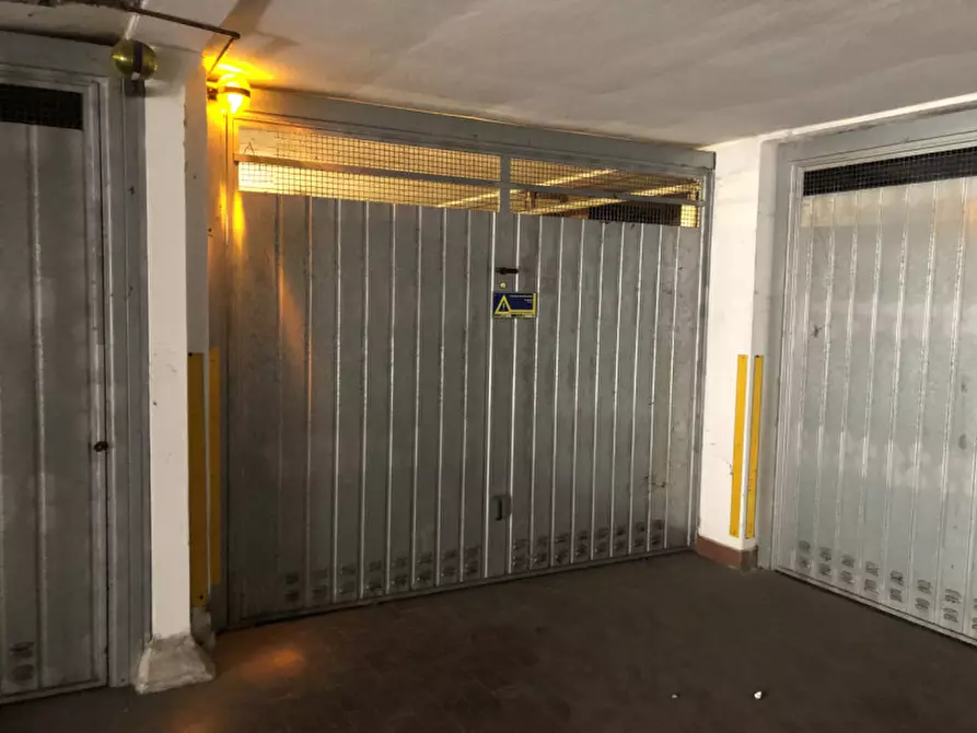 Immagine 9 di Garage in vendita  a Bologna