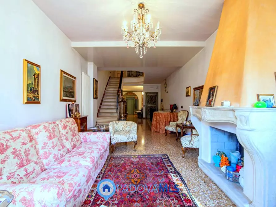 Immagine 2 di Appartamento in vendita  in Via Savonarola a Padova