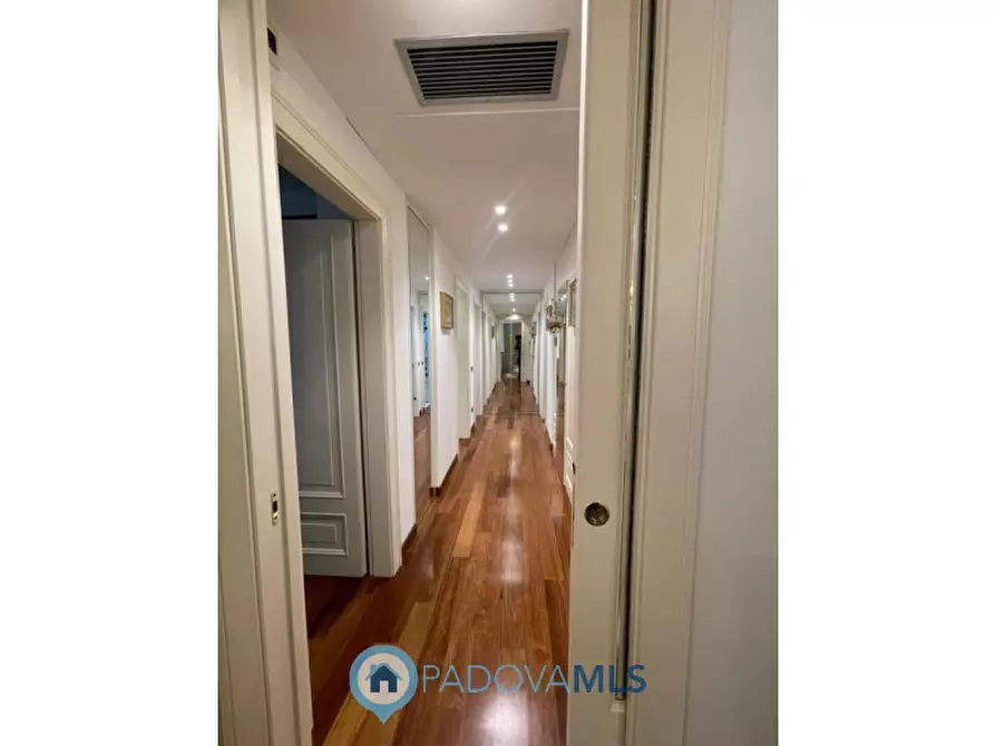 Immagine 4 di Appartamento in vendita  in Via Giuseppe Jappelli a Abano Terme