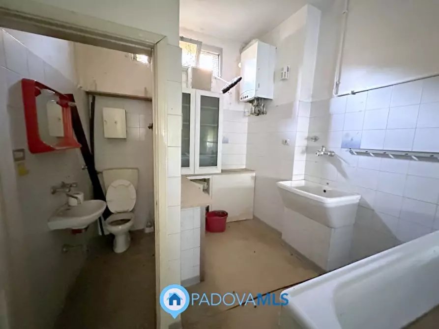 Immagine 9 di Negozio in vendita  in piazzale San Giovanni a Padova