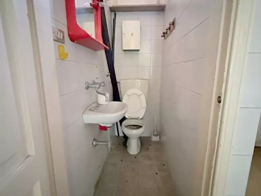 Immagine 10 di Negozio in vendita  in piazzale San Giovanni a Padova