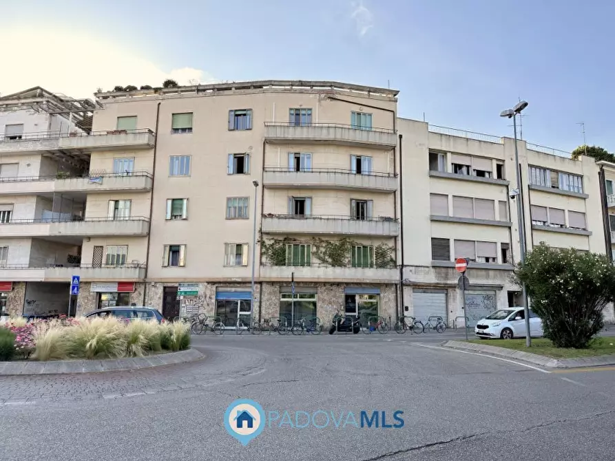 Immagine 13 di Negozio in vendita  in piazzale San Giovanni a Padova