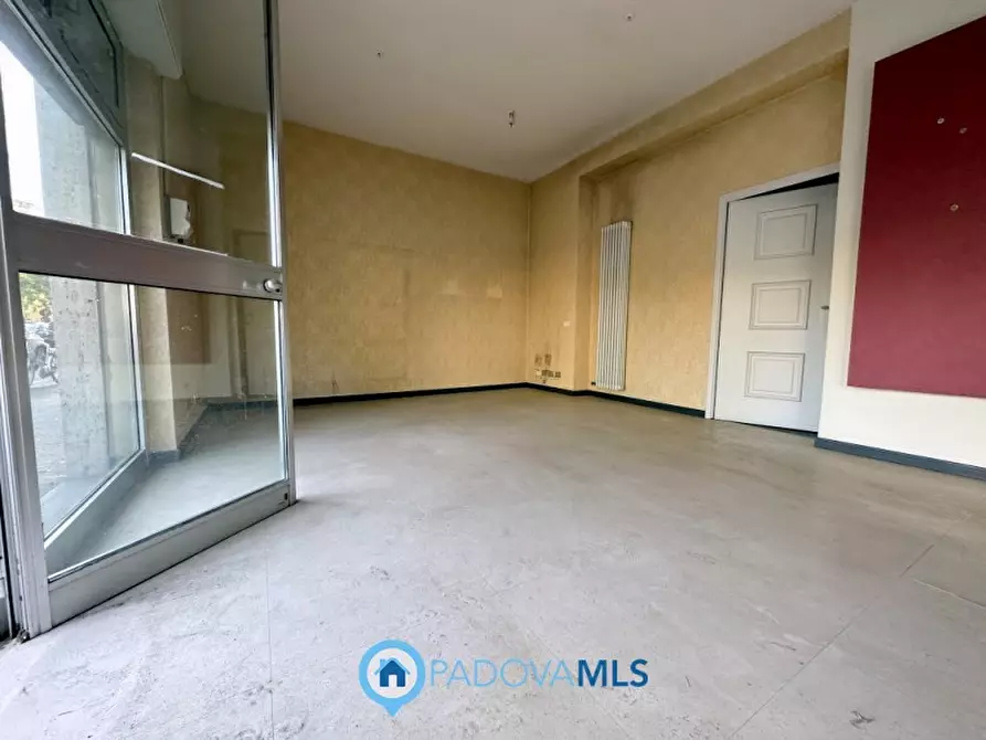 Immagine 14 di Negozio in vendita  in piazzale San Giovanni a Padova