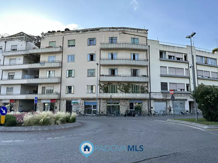 Immagine 7 di Negozio in vendita  in piazzale San Giovanni a Padova