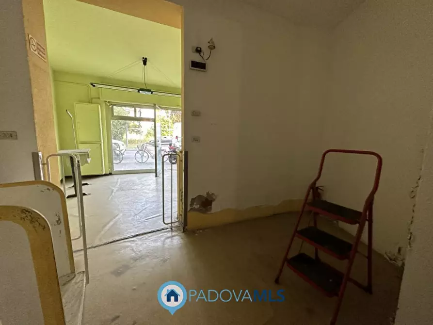 Immagine 9 di Negozio in vendita  in piazzale San Giovanni a Padova