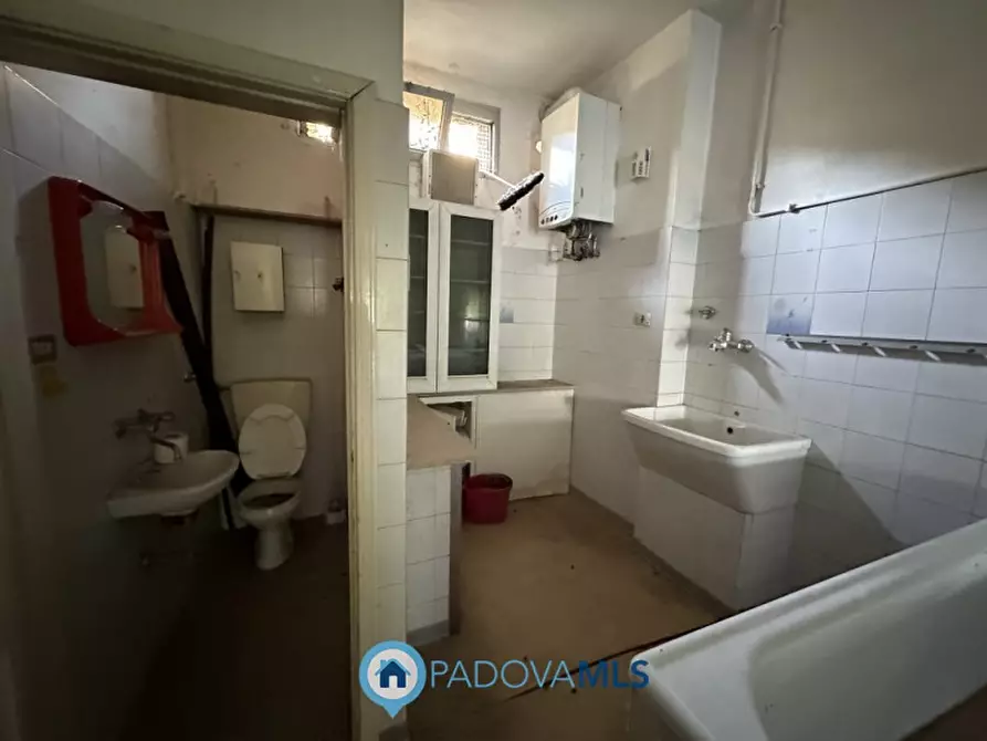 Immagine 11 di Negozio in vendita  in piazzale San Giovanni a Padova