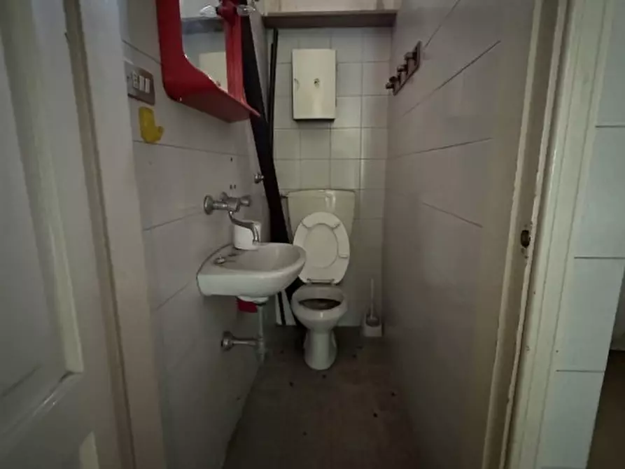 Immagine 12 di Negozio in vendita  in piazzale San Giovanni a Padova