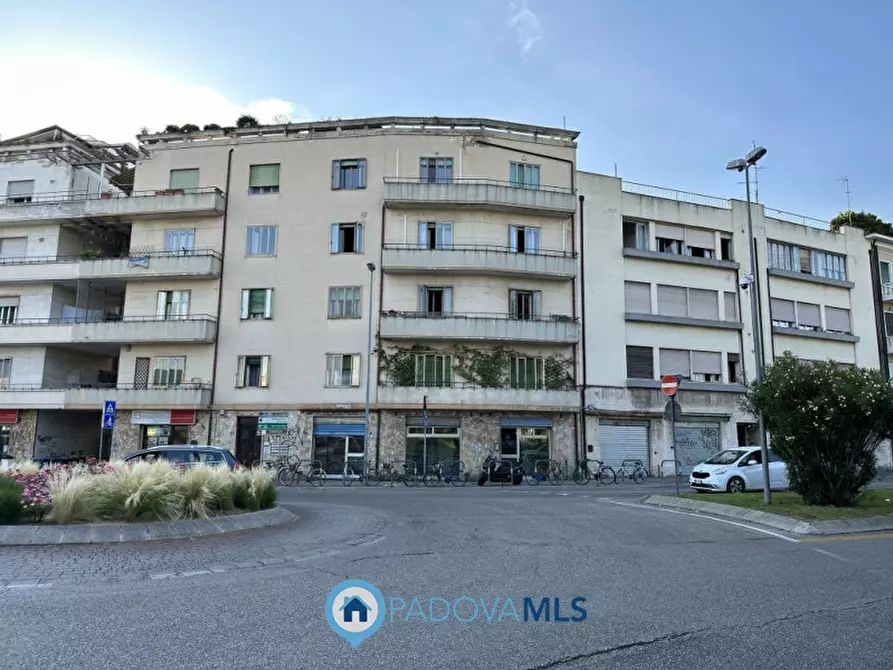 Immagine 18 di Negozio in vendita  in piazzale San Giovanni a Padova