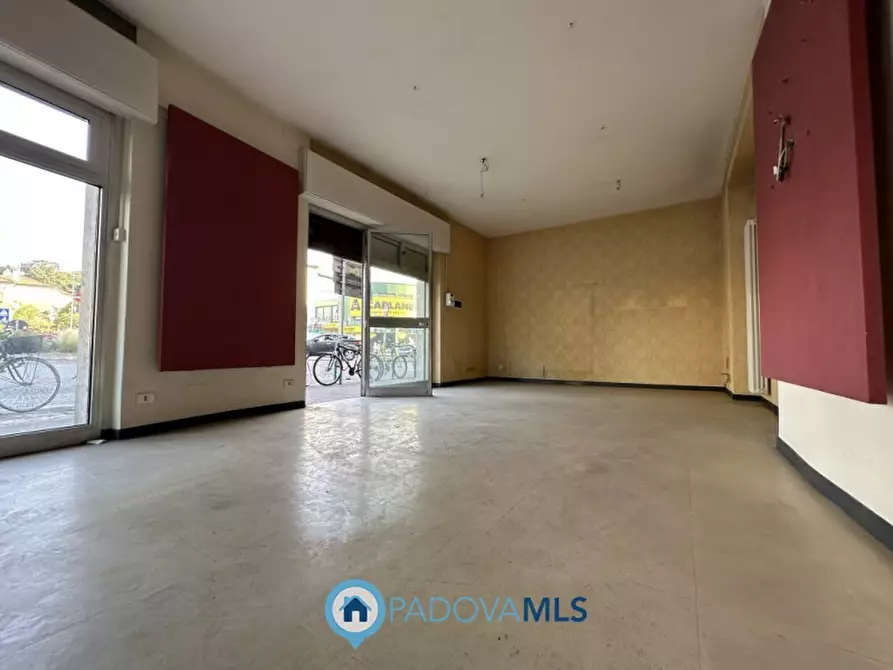 Immagine 19 di Negozio in vendita  in piazzale San Giovanni a Padova