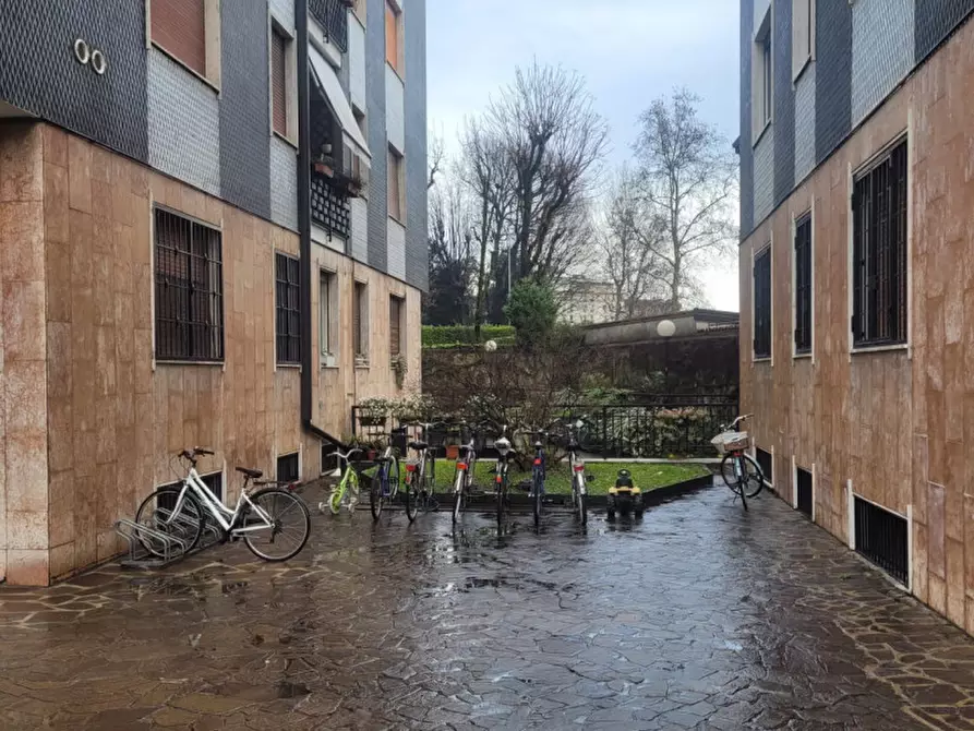 Immagine 2 di Appartamento in vendita  in Viale Lombardia a Monza