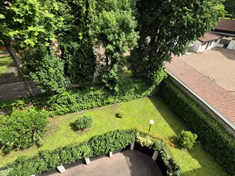 Immagine 11 di Appartamento in vendita  in Viale Lombardia a Monza