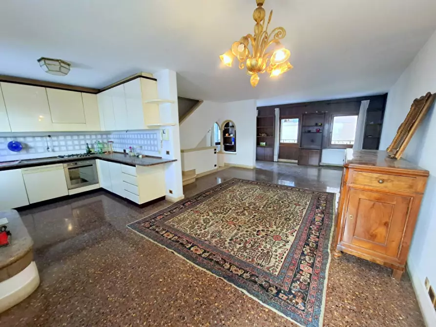 Immagine 1 di Casa indipendente in vendita  in VIA SAVONAROLA a Padova