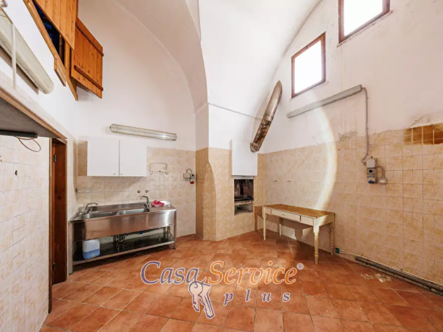 Immagine 21 di Negozio in affitto  in Via Carlo Del Prete a Ruffano