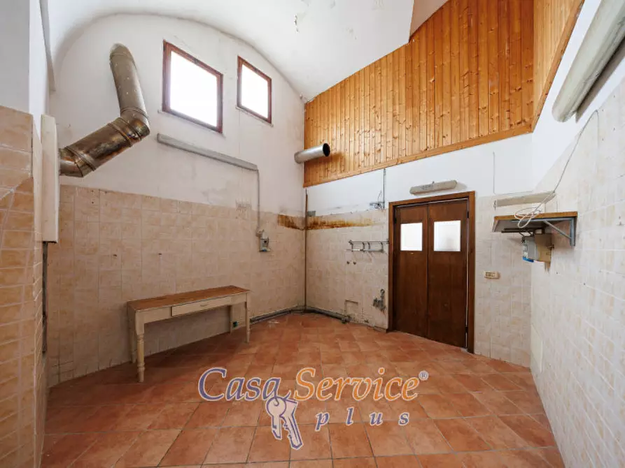 Immagine 23 di Negozio in affitto  in Via Carlo Del Prete a Ruffano