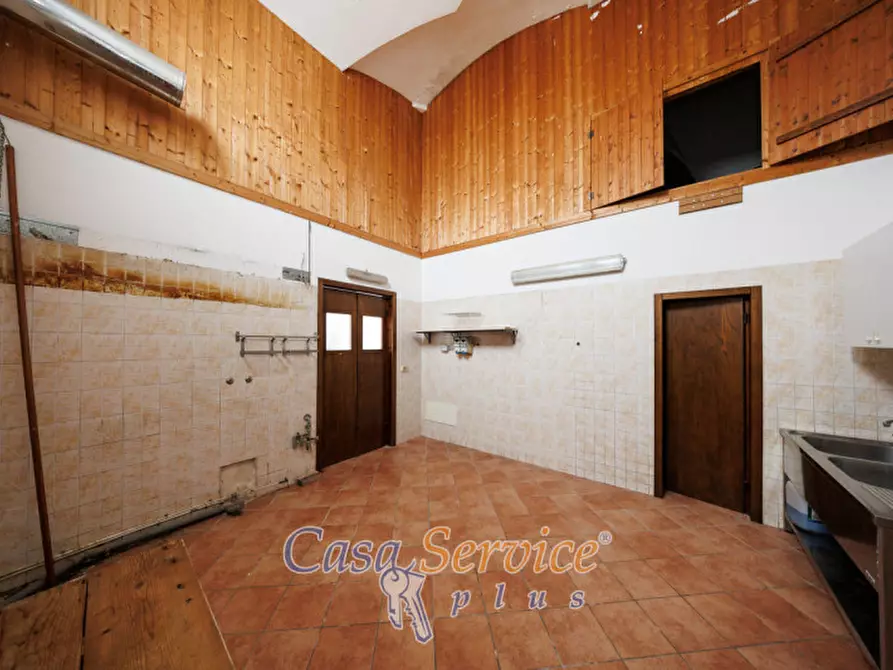 Immagine 24 di Negozio in affitto  in Via Carlo Del Prete a Ruffano