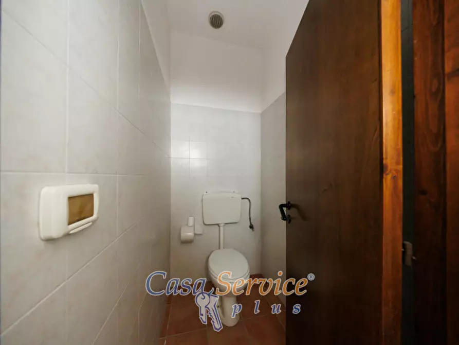 Immagine 29 di Negozio in affitto  in Via Carlo Del Prete a Ruffano