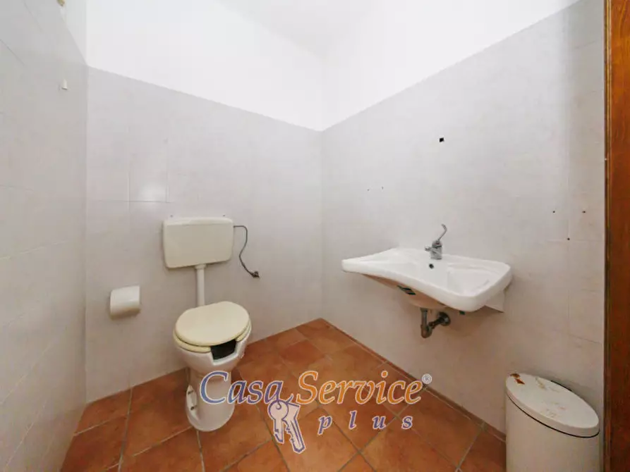 Immagine 32 di Negozio in affitto  in Via Carlo Del Prete a Ruffano