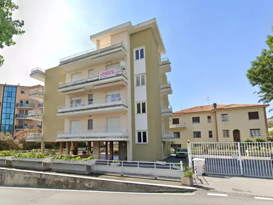 Immagine 5 di Palazzo in vendita  in Comuni di: San Lorenzo al Mare, Sanremo, Taggia, Ventimiglia, Bordighera, Cervo, Cipressa, Imperia, Riva Ligure, San Bartolomeo Al Mare, Santo Stefano al Mare, Pietra Ligure a Taggia