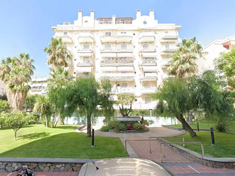 Immagine 6 di Palazzo in vendita  in Comuni di: San Lorenzo al Mare, Sanremo, Taggia, Ventimiglia, Bordighera, Cervo, Cipressa, Imperia, Riva Ligure, San Bartolomeo Al Mare, Santo Stefano al Mare, Pietra Ligure a Taggia