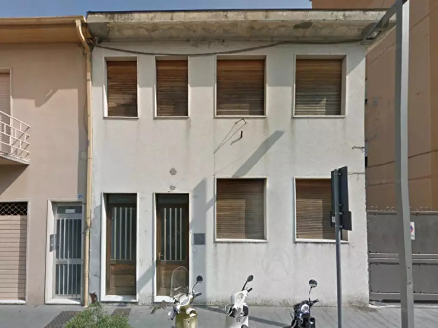 Immagine 7 di Palazzo in vendita  in Comuni di: San Lorenzo al Mare, Sanremo, Taggia, Ventimiglia, Bordighera, Cervo, Cipressa, Imperia, Riva Ligure, San Bartolomeo Al Mare, Santo Stefano al Mare, Pietra Ligure a Taggia