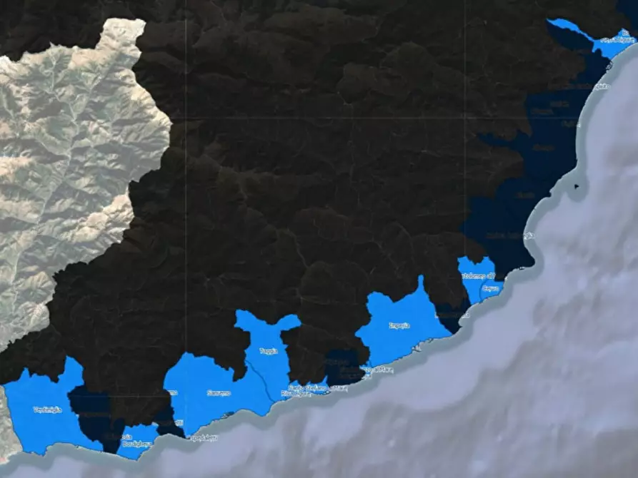 Immagine 1 di Palazzo in vendita  in Comuni di: San Lorenzo al Mare, Sanremo, Taggia, Ventimiglia, Bordighera, Cervo, Cipressa, Imperia, Riva Ligure, San Bartolomeo Al Mare, Santo Stefano al Mare, Pietra Ligure a Taggia