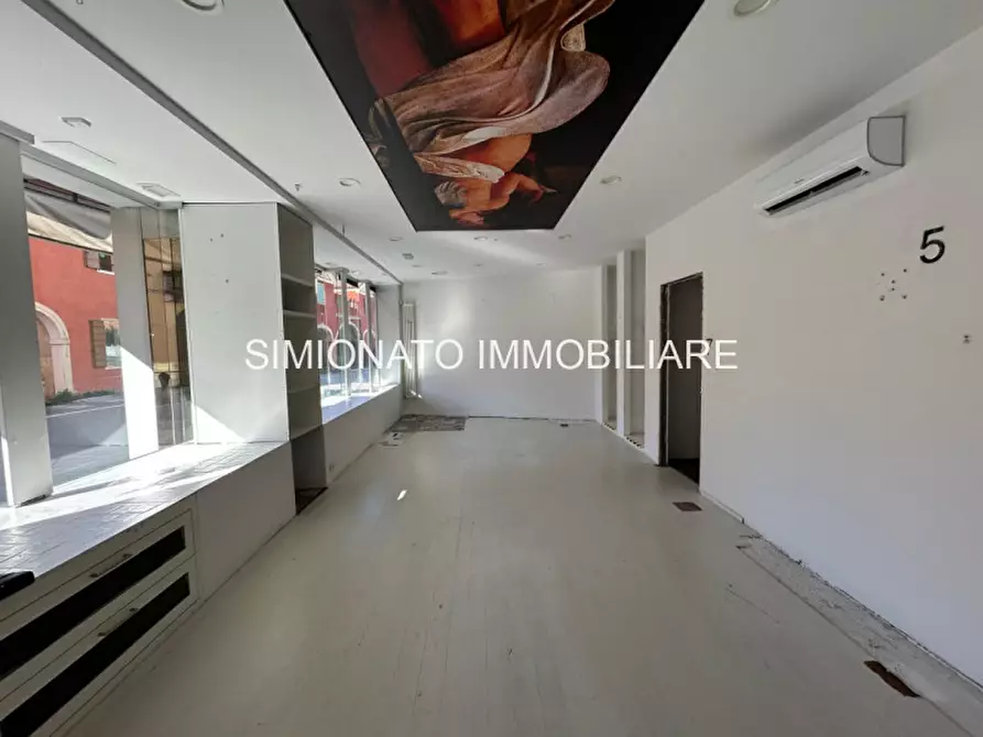 Immagine 1 di Negozio in affitto  in Via Barche a Mirano