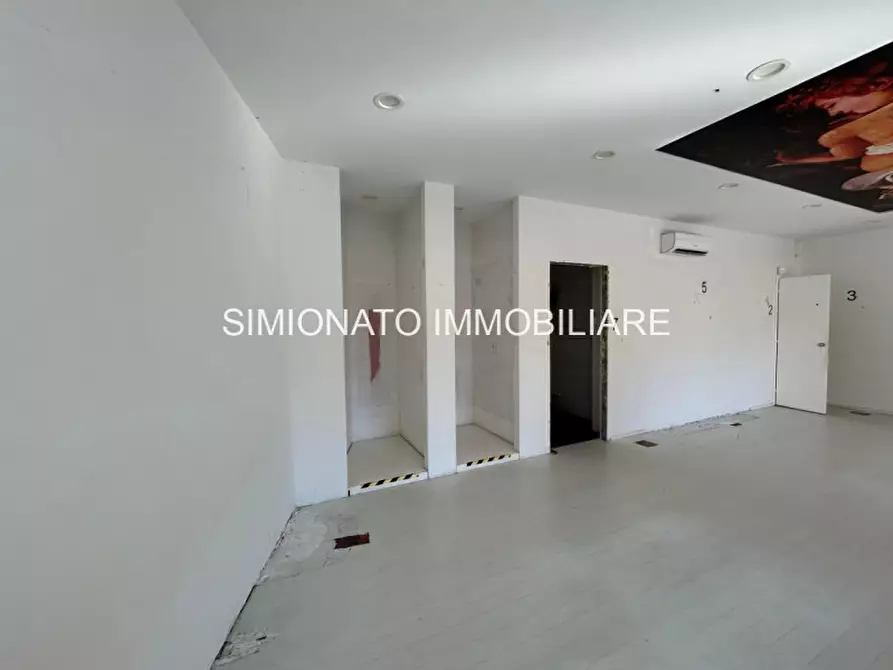 Immagine 2 di Negozio in affitto  in Via Barche a Mirano