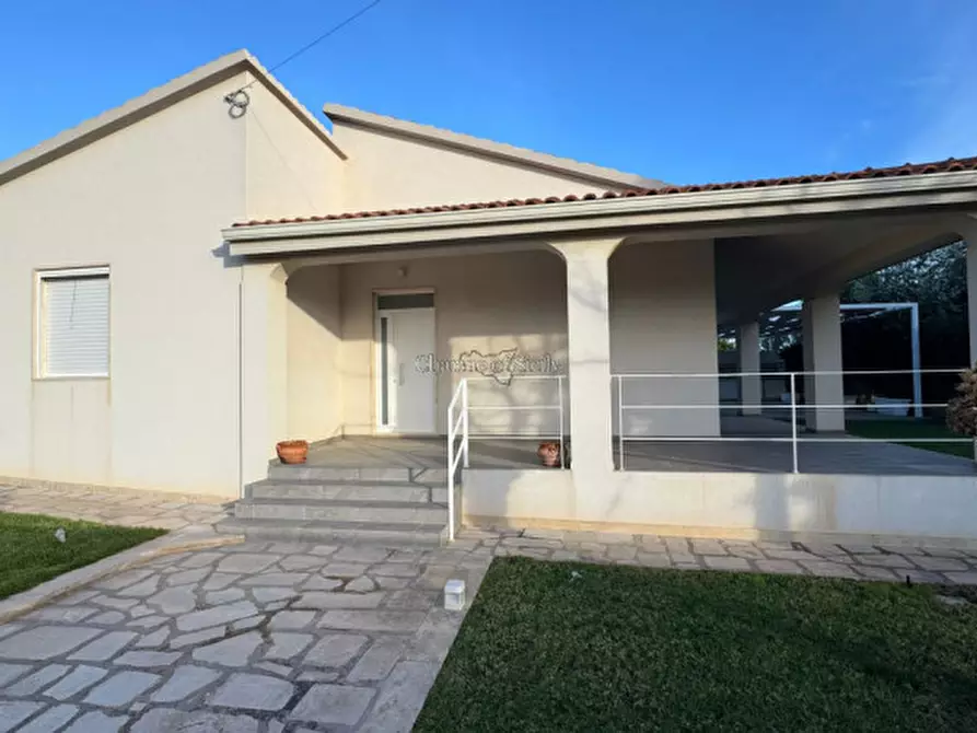 Immagine 1 di Villa in vendita  in Vico Mondello a Modica