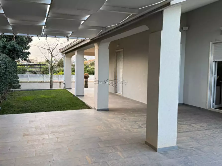 Immagine 30 di Villa in vendita  in Vico Mondello a Modica