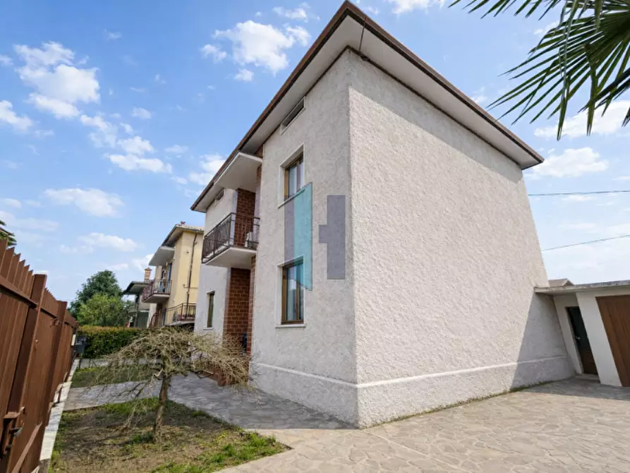 Immagine 1 di Casa indipendente in vendita  in via Palma il Vecchio a Dalmine