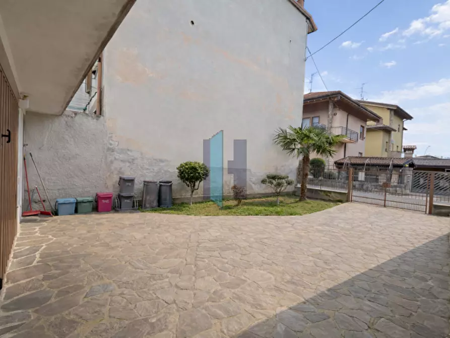 Immagine 7 di Casa indipendente in vendita  in via Palma il Vecchio a Dalmine