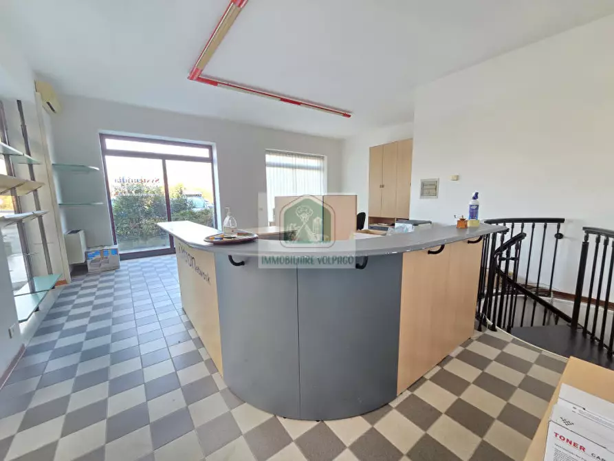 Immagine 3 di Negozio in vendita  in montebelluna a Montebelluna