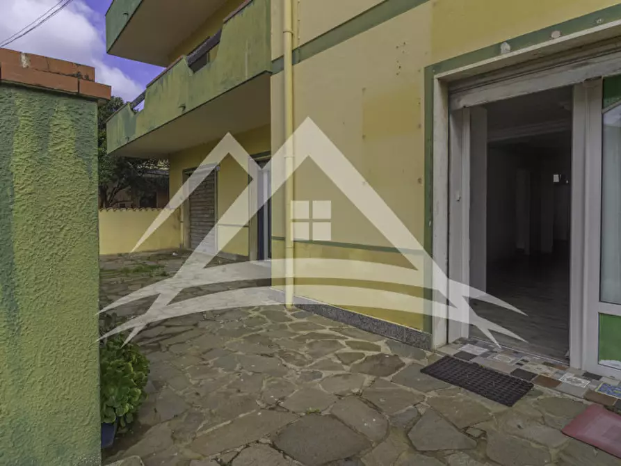 Immagine 2 di Negozio in affitto  in Via Alessandro Volta, 15 a Porto Torres